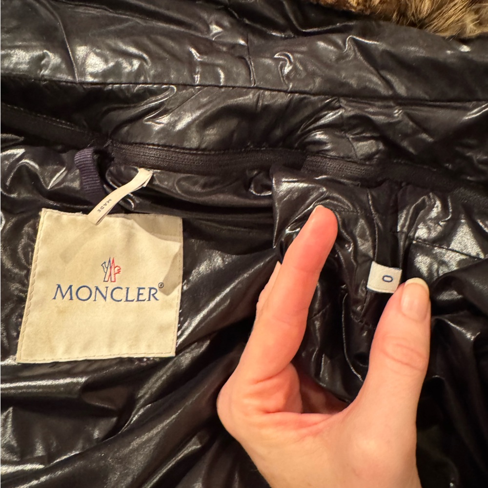 Moncler winter coat with detachable fur-trimmed hood. - Picture 9 of 15